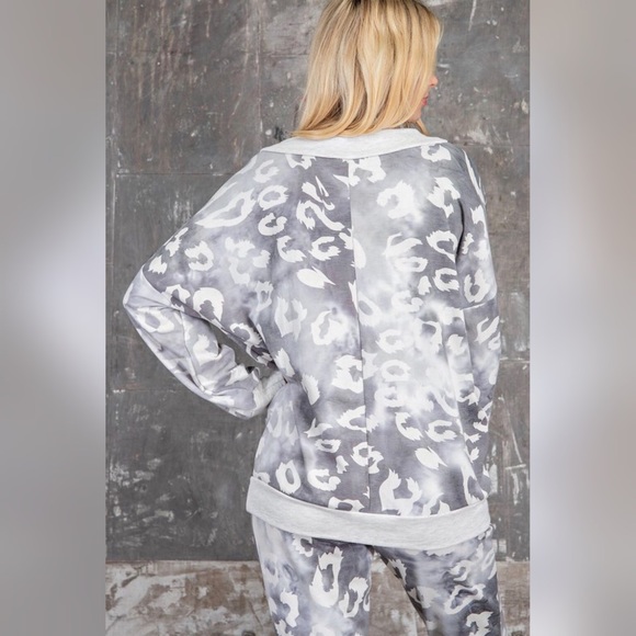 Grey Space Dyed Leopard Fleece Top Pants Set - Picture 6 of 11